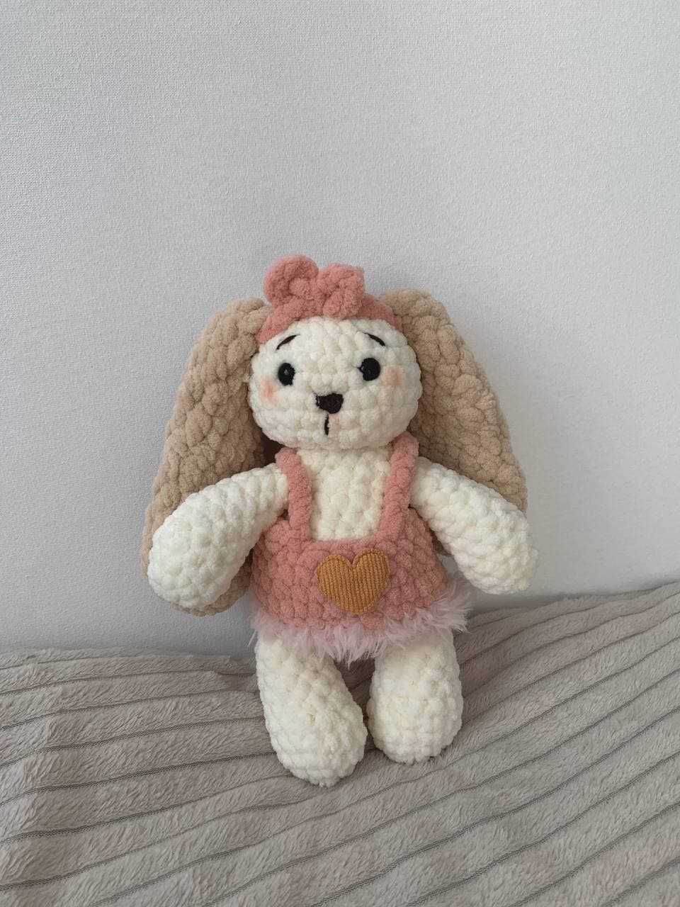 Foto de White Bunny in Overalls - photo_2026-05-19 11.20.36